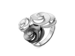 Серебряное кольцо из трех цветочных бутонов